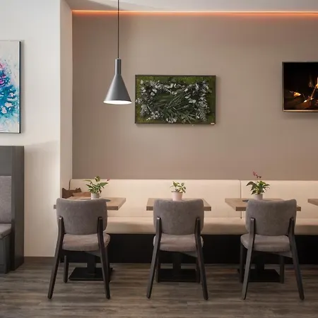 Awa 4* München